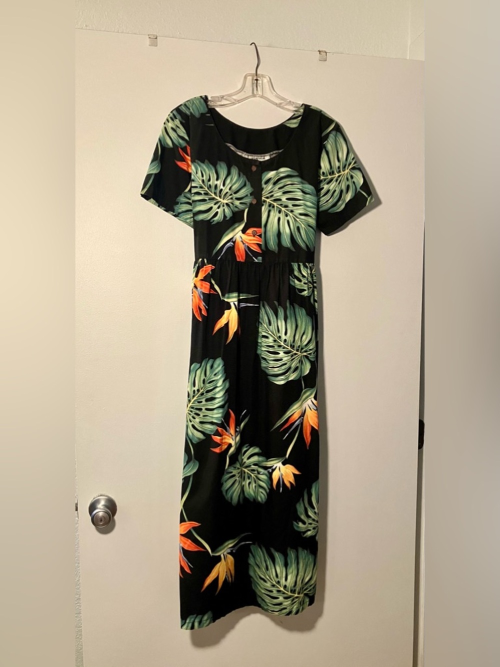 Liquid Paradise Maxi Dress w/Waist Tie; Slight Fading on Collar; Made in Hawaii